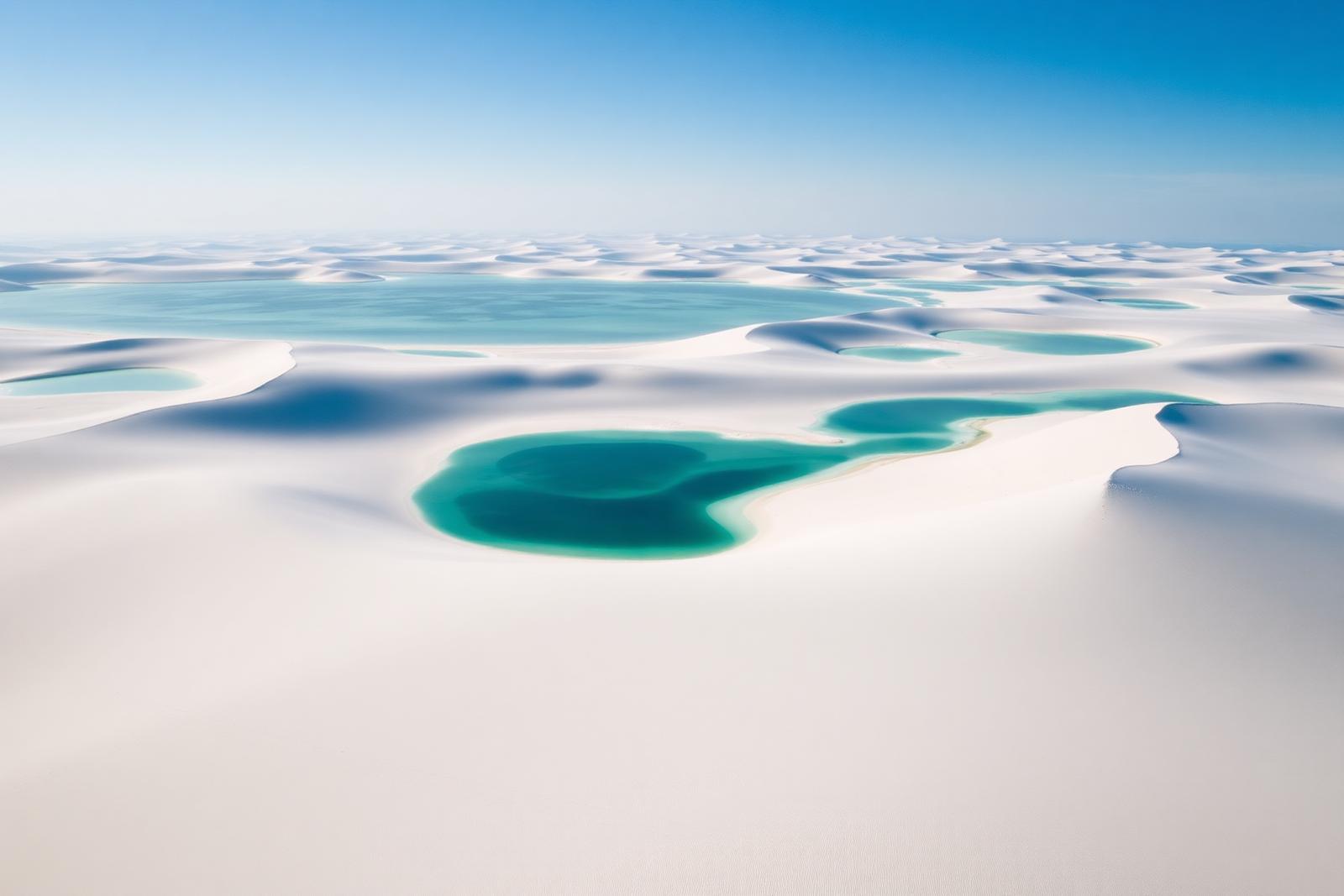 Dunas dos Lençóis Maranhenses com lagoas de água doce